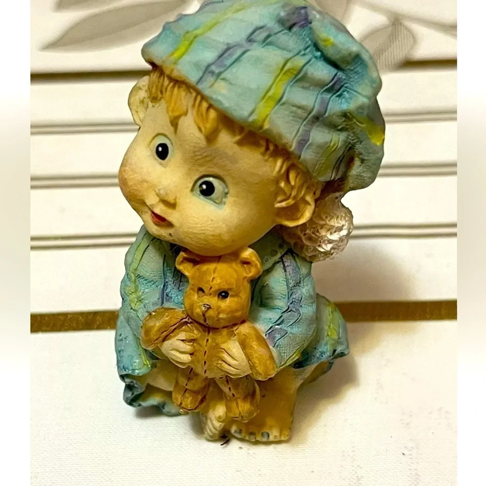 stunning vintage hand painted small collectable ornament / figurine
